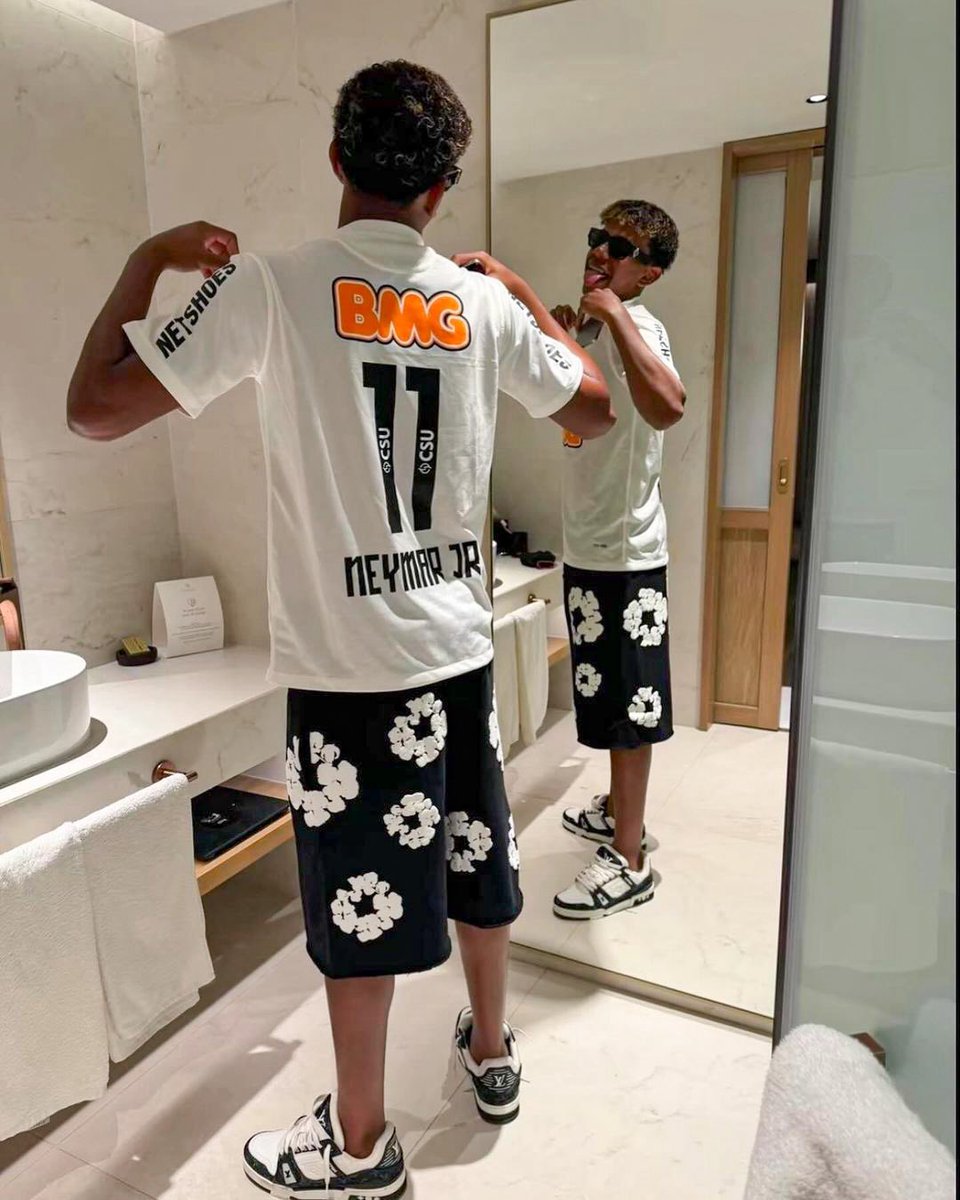 diegohead_'s tweet image. Lamine Yamal? Bolso como Suárez, Messi y Neymar.