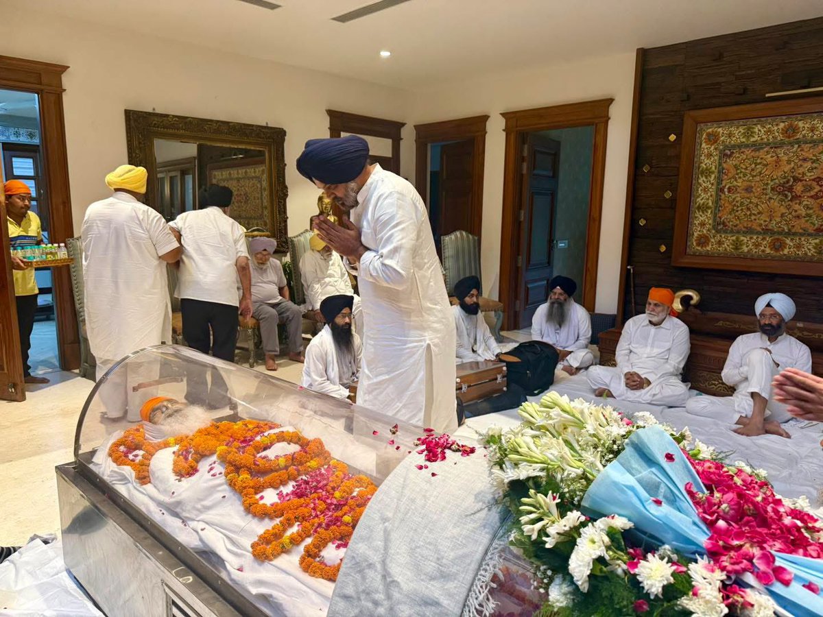 ਮੇਰੇ ਬਹੁਤ ਹੀ ਸਤਿਕਾਰਯੋਗ ਸ ਸੁਖਦੇਵ ਸਿੰਘ ਢੀਂਡਸਾ ਸਰਪ੍ਰਸਤ ਸ਼੍ਰੋਮਣੀ ਅਕਾਲੀ ਦਲ ਜੋ ਬੀਤੇ ਦਿਨੀ ਇਸ ਫ਼ਾਨੀ ਸੰਸਾਰ ਨੂੰ ਸਦਾ ਲਈ ਅਲਵਿਦਾ ਆਖ ਗਏ ਸਨ। ਅੱਜ ਉਹਨਾਂ ਦੀ ਚੰਡੀਗੜ੍ਹ ਸਥਿਤ ਰਿਹਾਇਸ਼ ਵਿਖੇ ਪਹੁੰਚ ਕੇ ਉਹਨਾਂ ਦੇ ਅੰਤਿਮ ਦਰਸ਼ਨ ਕੀਤੇ। ਉਨ੍ਹਾਂ ਦੇ ਚਲੇ ਜਾਣ ਨਾਲ ਪਰਿਵਾਰ ਦੇ ਨਾਲ ਨਾਲ ਸਾਨੂੰ ਸਭ ਨੂੰ ਕਦੀ ਵੀ ਨਾ ਪੂਰਾ ਹੋਣ ਵਾਲਾ