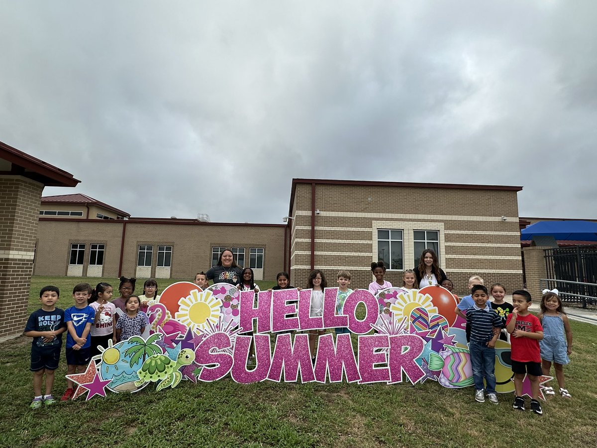 mariaxmtz1's tweet image. My Kinder Knights are now 1st grade ready!!🛡️@NISDMireles @NISD #HelloSummer