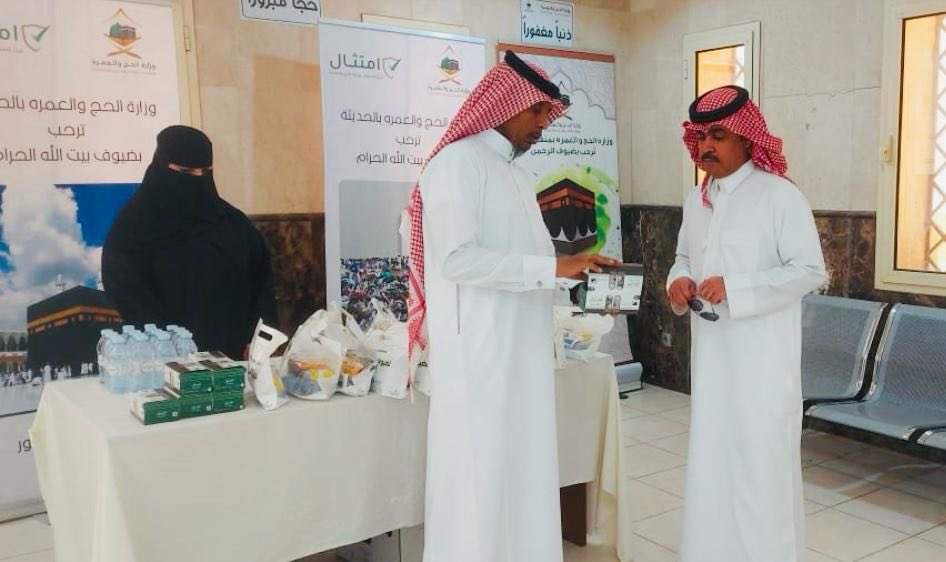 🔴🔴 #مركز_الحديثه 🔴🔴
رئيس مركز الحديثه /ممدوح المطيري يشيد بجهود الجهات المشاركة مع مكتب #وزارة_الحج والعمرة ب #الحديثه مؤكدا ان مايقومون به يحضى باهتمام #امير_منطقة_الجوف (حفظه الله)ويتابع بشكل مباشر من سعادة #محافظ_القريات الدكتور /طلال التمياط..