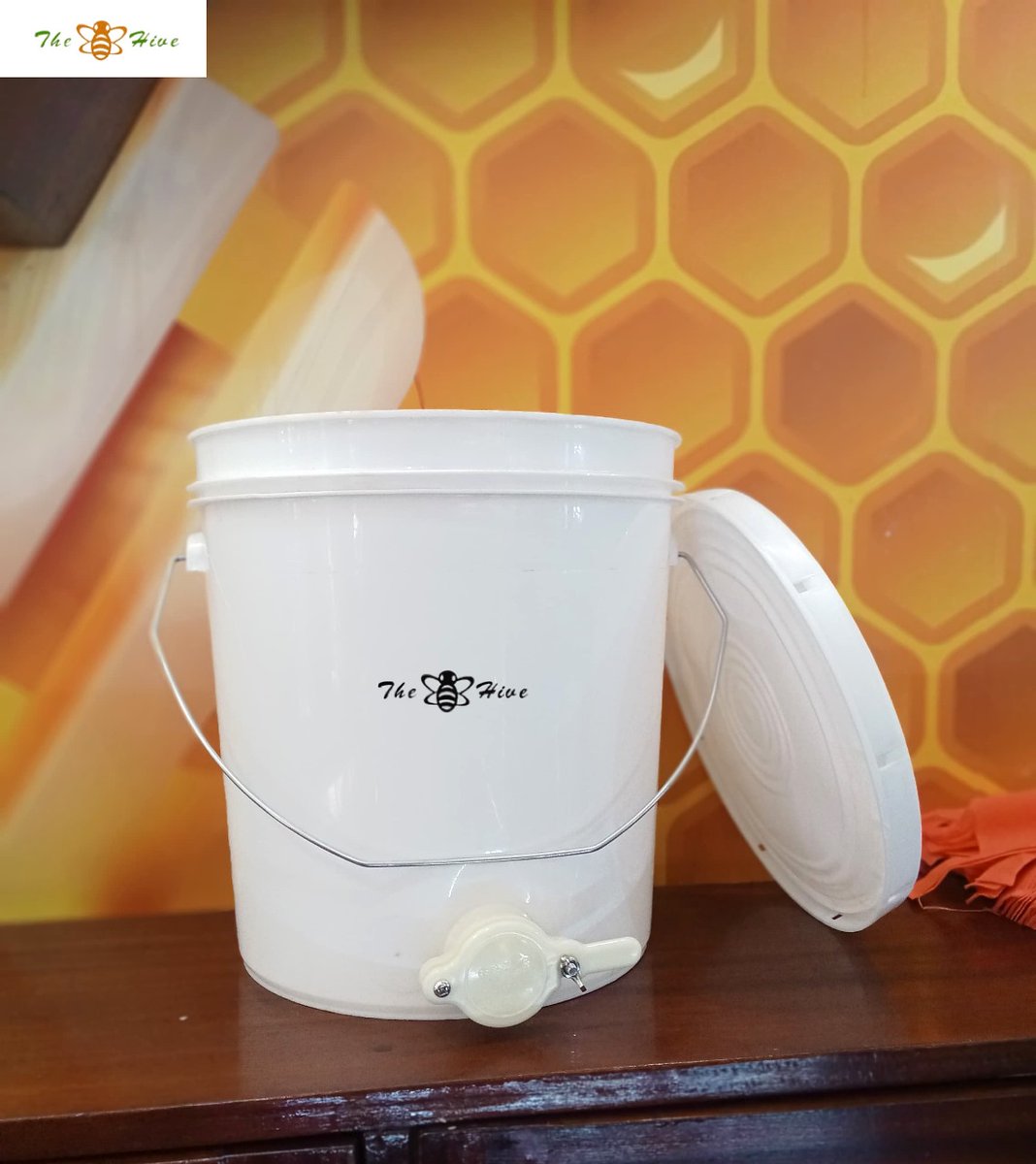 TheHiveLimited's tweet photo. Plastic Bucket with Honey Gate Available.
Preserve the #quality & natural #taste of your #honey with The Hive #honeybucket.
Features a convenient #honeygate for easy dispensing, making it the perfect solution for #beekeepers & honey sellers.
📞+254 706 349 748
#beekeeping #bee https://t.co/uXHdZHWhkz
