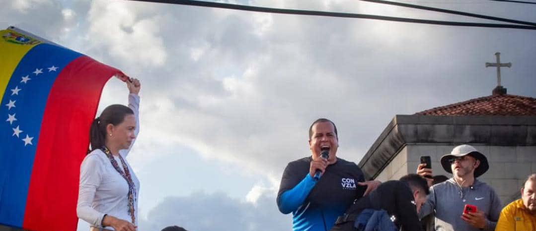 Hoy cumplo 300 días en clandestinidad, huyendo del régimen de Nicolás Maduro. 

Cada día ha sido una lucha constante, en la que he enfrentado muchas cosas. El miedo y la persecución no descansan. Temo por mis hijos, mi madre y todos los esfuerzos que he dedicado en Venezuela.