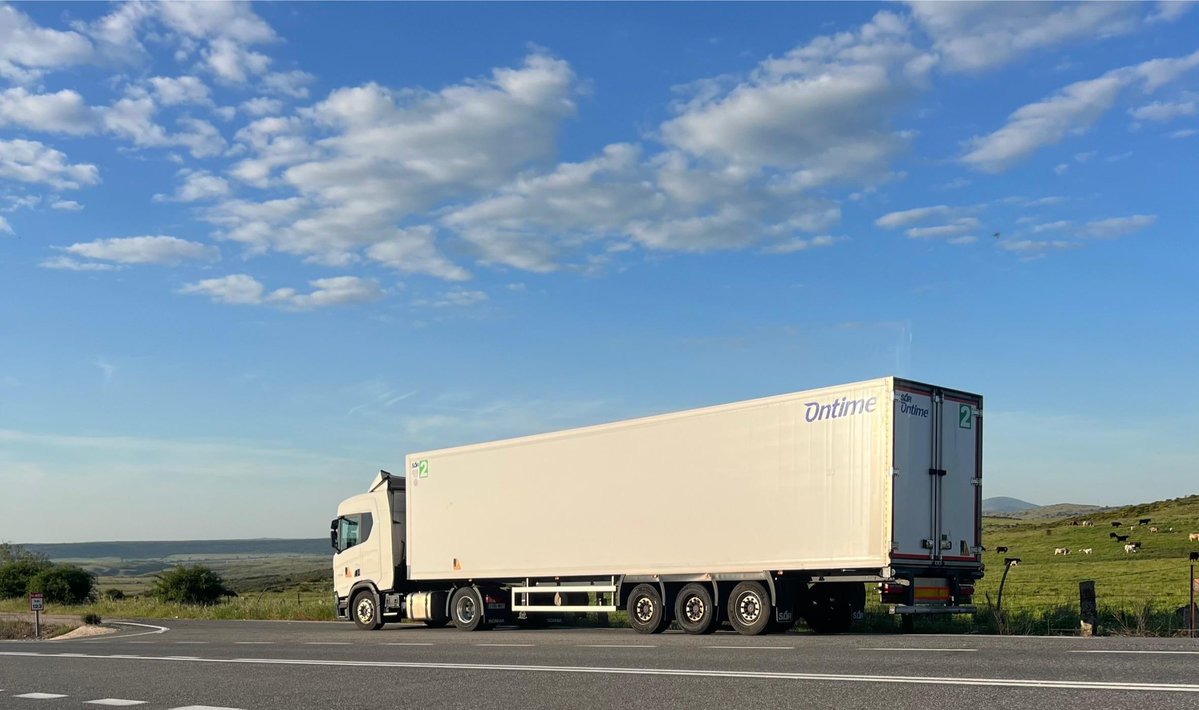 🚚📷 Cada entrega es un compromiso cumplido. En Acotral trabajamos con pasión y dedicación para que todo llegue a su destino con la máxima eficiencia. 📷📷 Gracias a Luis por compartir esta estupenda imagen desde Ávila