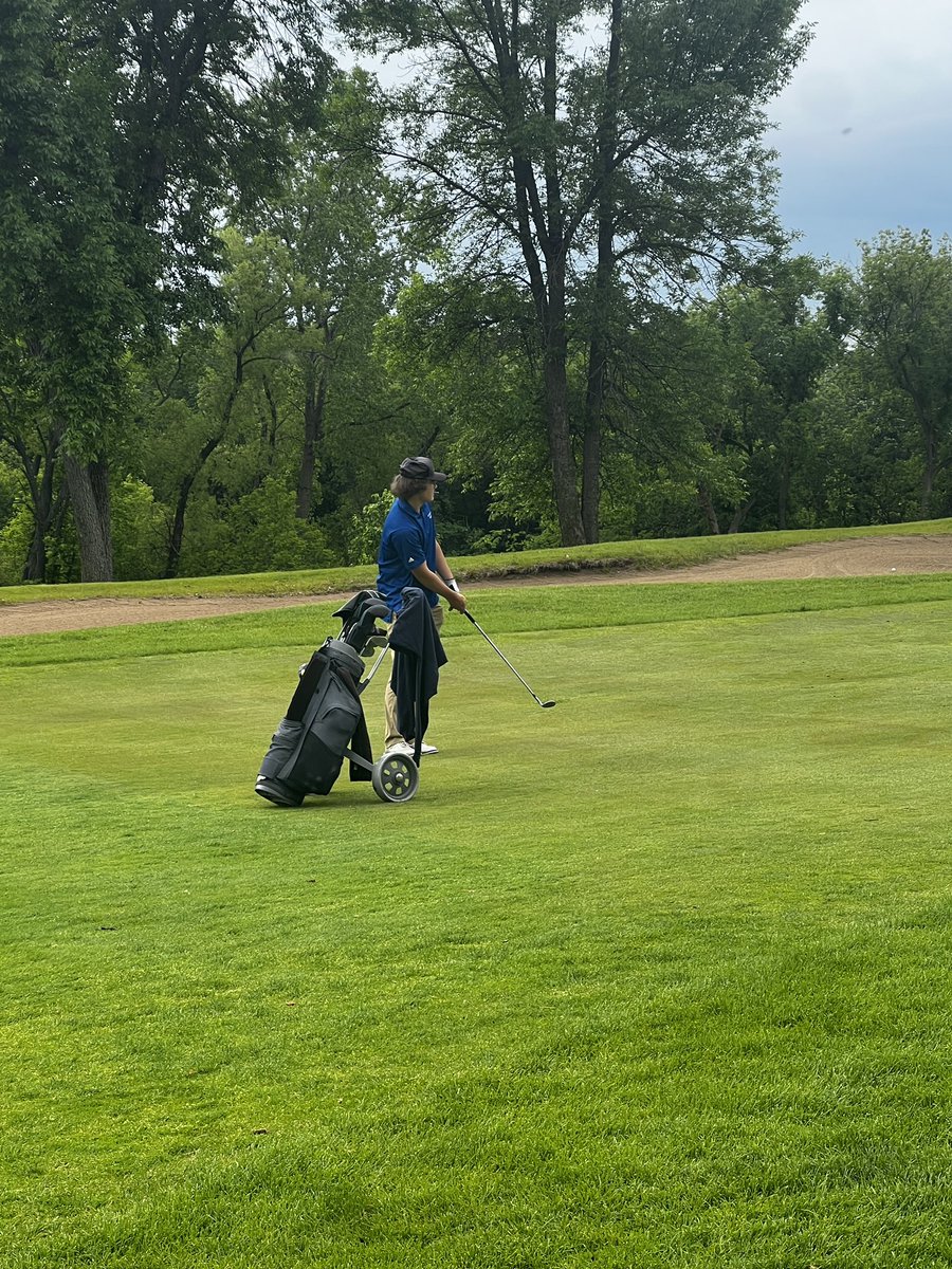 Senior Caleb Boese tries to get
Up and down at the par 5 16th hole