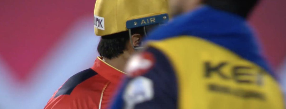 KOTHGaming_'s tweet image. #PrabhsimranSingh departs. #BhuvaneshwarKumar strikes

#PBKSvsRCB