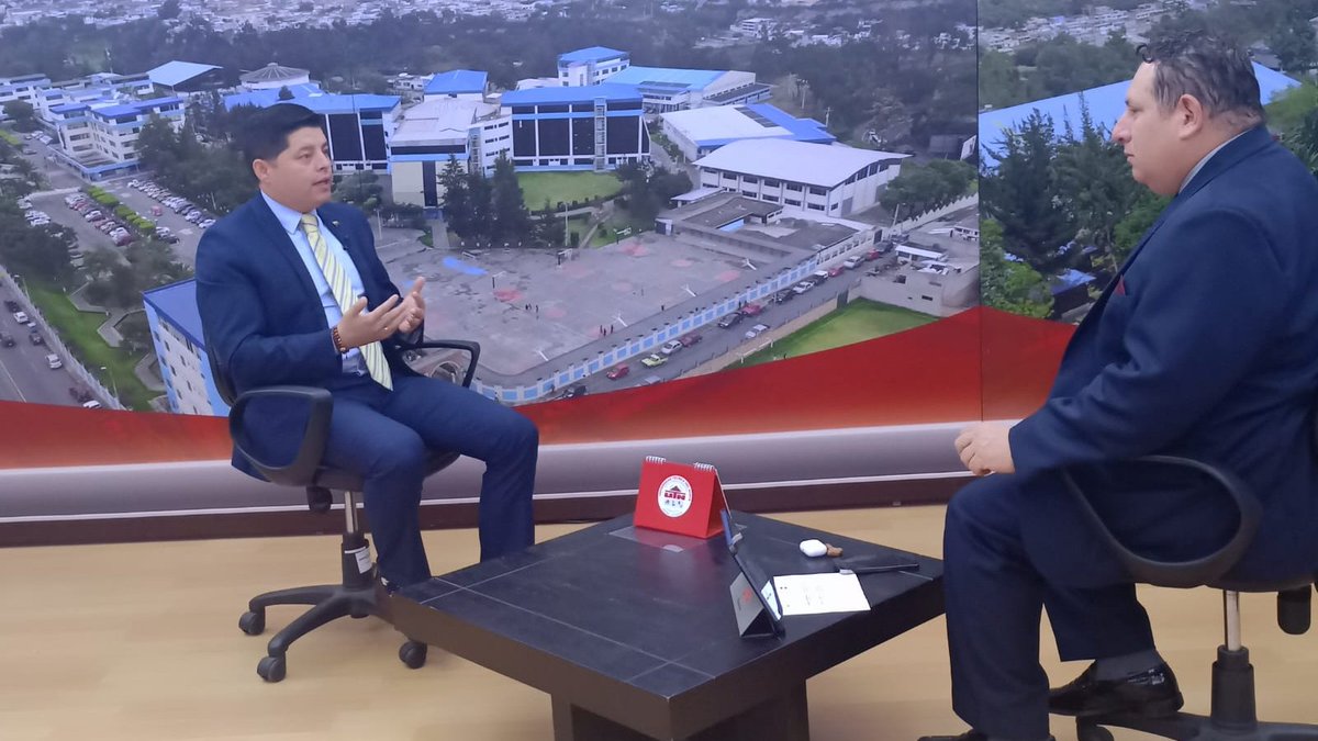SRIoficialEc's tweet photo. .@maldonadopef, #SRIzonal1, brindó una entrevista en UTV Canal donde se abordó el tema del Impuesto a la Salida de Divisas por consumos en el exterior con tarjetas de crédito.

#ElNuevoEcuador https://t.co/e2z9FYIvzJ