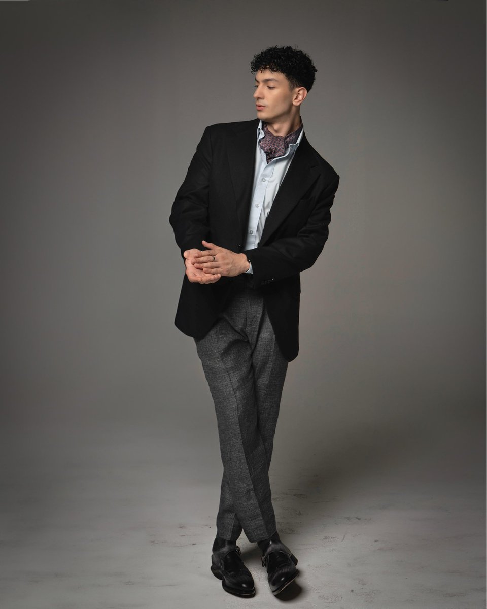 LLivenza's tweet photo. El estilo es actitud… donde el arte sartorial se convierte en lenguaje 

#LanificioDiLivenza #ArteSartorial #ModaConHistoria #EleganciaModerna #SastreríaItaliana #MenswearEditorial #HechoAMedida https://t.co/s8VdDVkCYA