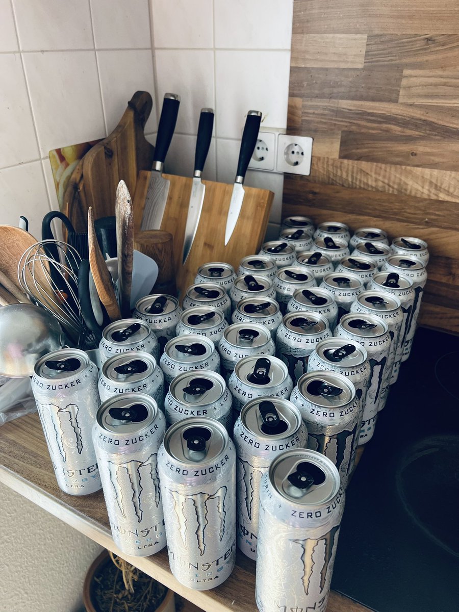 dndhesdead's tweet photo. Was 1 Monat employment mit mfs macht (ich bin mf) 🚬 https://t.co/AXyiKWSF4v