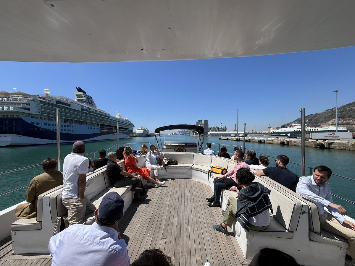 Avui hem portat a terme l’Assemblea general ordinària de <a href="/clubemas/">Club EMAS</a> i hem aprofitat per fer la visita en vaixell per les instal•lacions del <a href="/PortdeBarcelona/">Port de Barcelona</a> Gràcies a tots els socis i al <a href="/PortdeBarcelona/">Port de Barcelona</a> pel suport i la col•laboració en organitzar la jornada d’avui #EMAS