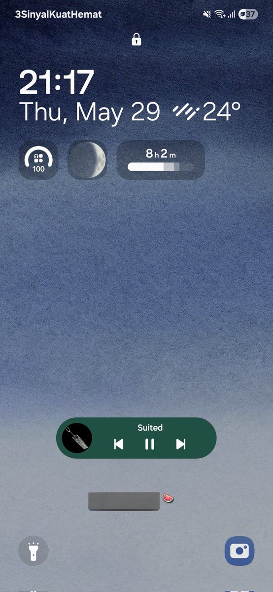 Abis update samsung, jadi aneh tampilan musik nya di bawah 🥲