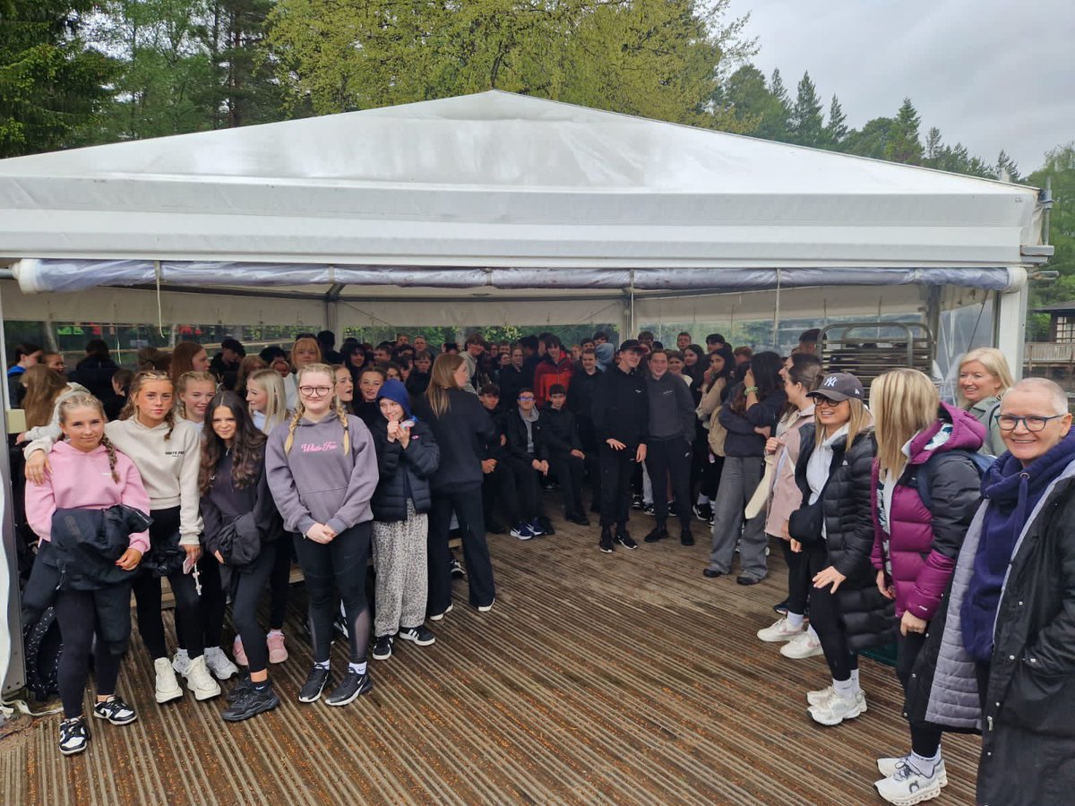 BathgateARK's tweet image. We were lucky with Landmark day 2! The sun came out for us so that pupils could make the most of their ARK Rewards Day! 🌳 @BathAcadNews