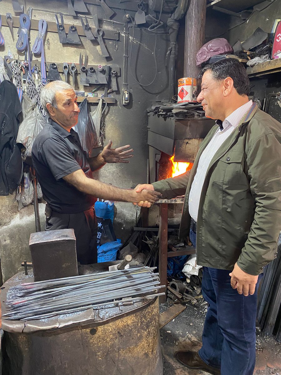 Bugün Ki Ziyaretimiz Haşimiyede bulunan Çarşı Esnafımızı ziyaret edip Taleplerini dinledik. Bizlerde Seçim Zamanı değil Her Zaman Halkımızın Ve esnaflarımızın Yanında olacağız. Şanlıurfamızı Şanına yakışır bir yere taşımak için çalışmalarımız Devam Edecek.
#ANAVATAN #PARTİSİ