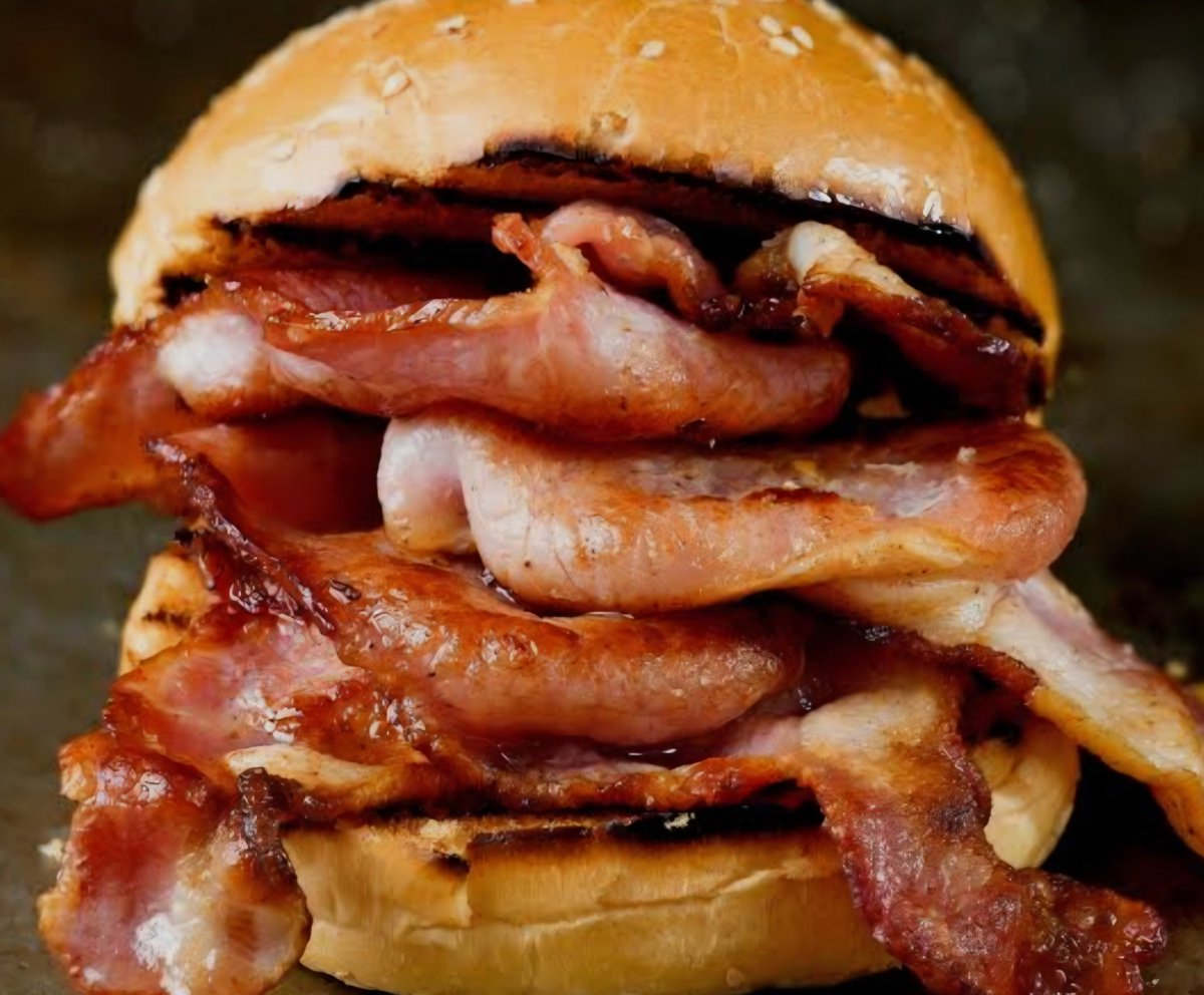 🚨Muslims in the UK are calling for a BAN of people eating in public during Ramadan daylight hours 

They argue that seeing people eating food increases their temptation.

What's your message to them?