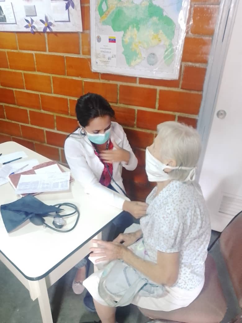 DCMedicaDistrit's tweet photo. Se realiza consulta médica a los pacientes que acuden al CMP Calle Arenas del CDI Pinto Salinas 2 parroquia El Recreo Distrito Capital https://t.co/r8h7c0Jyv3