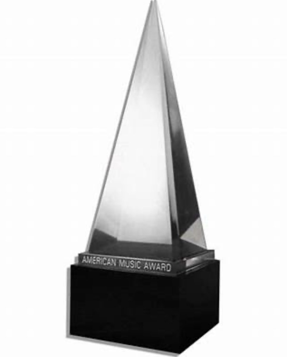 doodleftw's tweet photo. @DougLovesMovies  In response to a convo on the latest ep… The American Music Award is the most deadly of all the major pop culture trophies.  The Emmy is a close 2nd. https://t.co/iM1bh77JiO