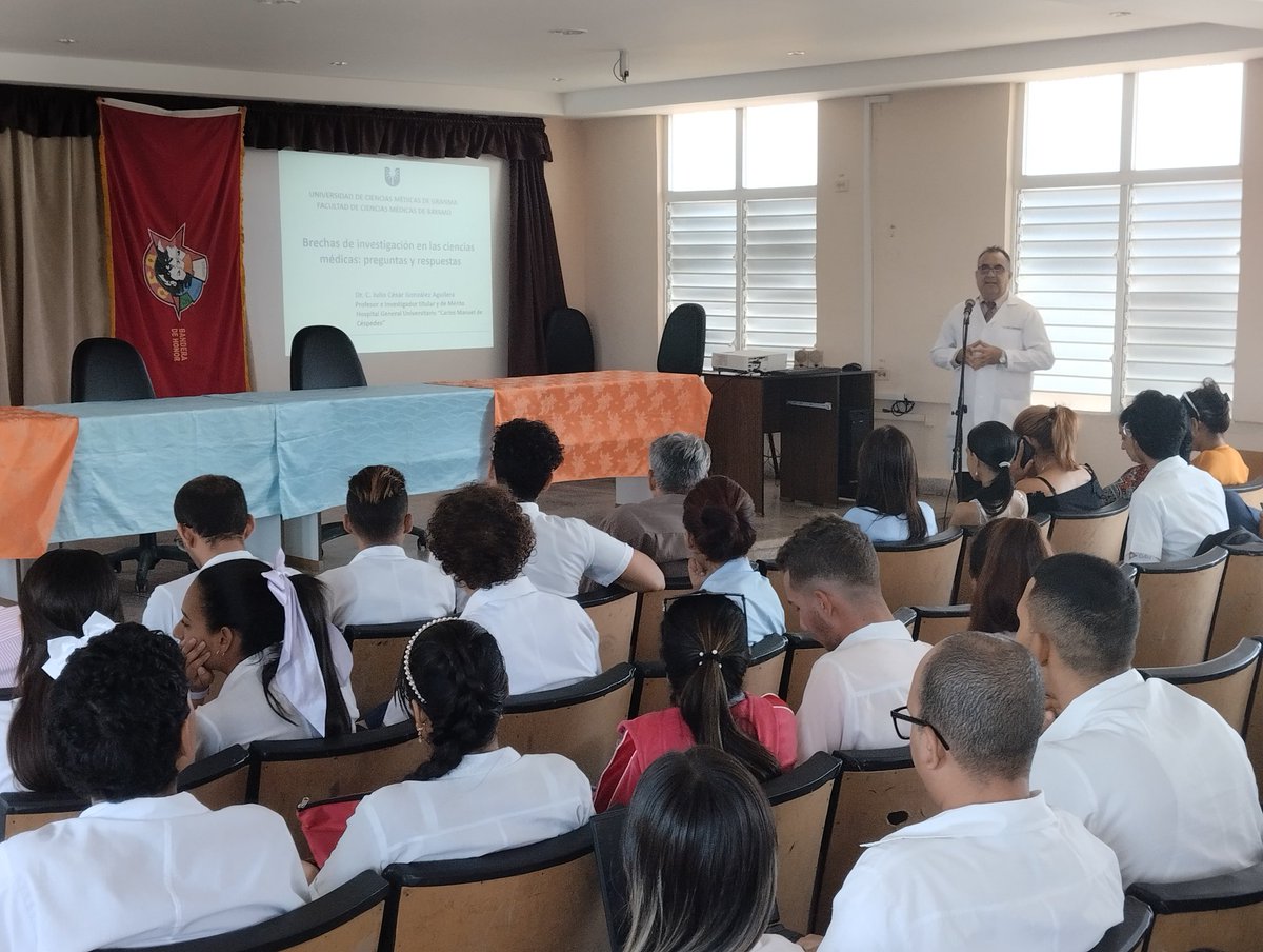 fcmbg383960's tweet photo. El DrC. Julio César González Aguilera, imparte una conferencia acerca de elementos esenciales sobre las brechas de Investigación, punto de partida para un valioso e interesante intercambio con estudiantes en la Jornada Científico Estudiantil 2025 de nuestra Facultad.🏛️🧑‍⚕️ https://t.co/wkjt3mEzG0