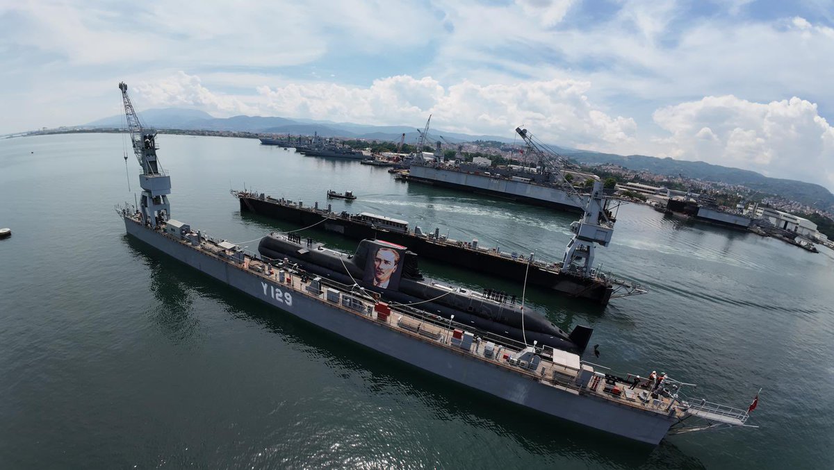 Bir Yeni Tip Denizaltı daha Mavi Vatan’da!

Milli Savunma Bakanlığı: “Tersaneler Genel Müdürlüğümüzün Gölcük Tersanesi Komutanlığında inşasına devam edilen 6 reis sınıfı denizaltının üçüncüsü olan MURATREİS, İstanbul‘un Fethi’nin 572’nci yılında denize indirildi.”