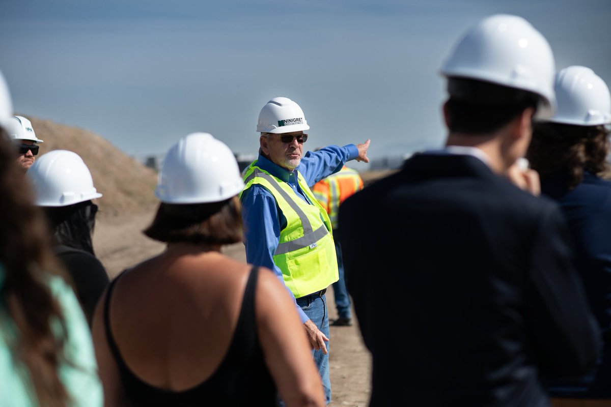 UTPortAuthority's tweet image. From landfill to opportunity: UIPA just kicked off the North Temple remediation project with a symbolic first scoop.
"This isn’t just a cleanup—it’s a comeback."
Cutting-edge tech, community impact, and a bold vision for the west side.