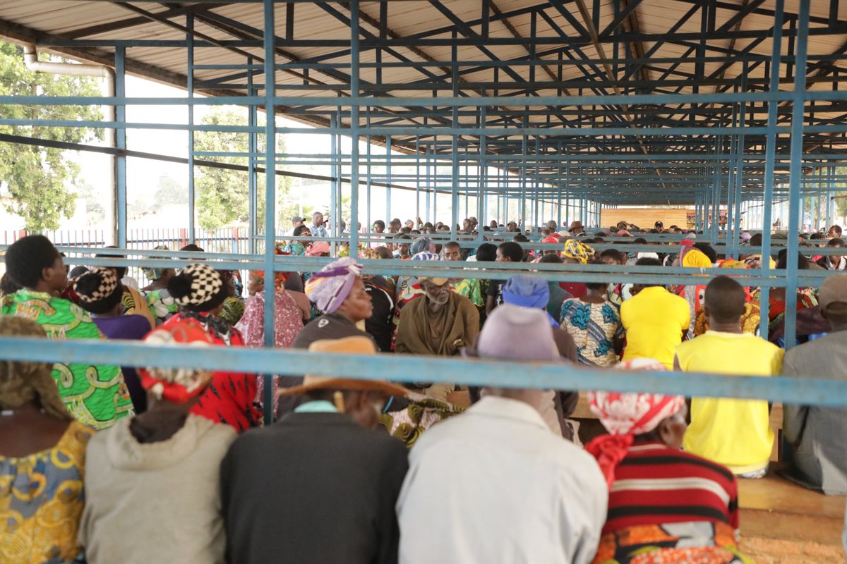 Ndago: Abadepite bari  kumwe n'umuyobozi w'Akarere bari gukangurira abaturage kwitabira gusaba serivisi bifashishije ikoranabuhanga  binyuze  muri gahunda ya #BYIKORERE, kwimakaza ubumwe  no kwirinda ingengabitekerezo ya Jenoside bari kwakira kandi ibyifuzo  n'ibitekerezo byabo.