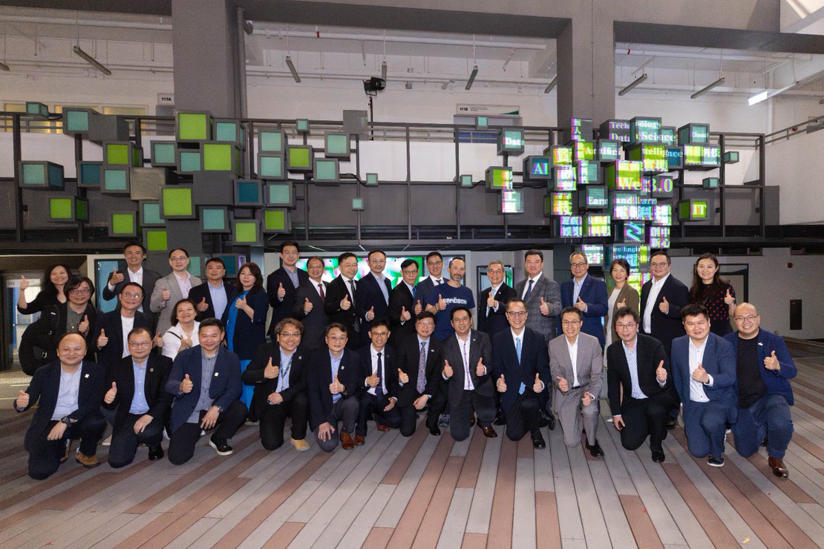 📣The Sandbox🤝香港资讯科技学院🇭🇰
我们与香港资讯科技学院达成合作，共同成立「元宇宙创新中心」——这是我们在香港的首家官方培训合作伙伴
通过VoxEdit和Game Maker的实践学习，学生将掌握面向未来职场的实战技能，包括数字世界构建和区块链驱动体验
元宇宙不仅是未来，更是教室、职业道路与创意前沿
