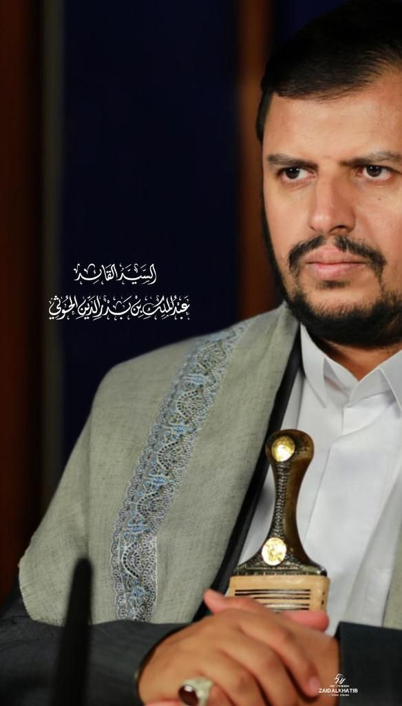 ابشر بعزك سيدي ، سوف نملي الساحات،ونرفع السلاح والهتافات ،ونحن سيفك البتار القاطع لرقاب أعدائك،، ،ونسأل من الله أن يبيض وجهك كما بيضت وجيهنا.