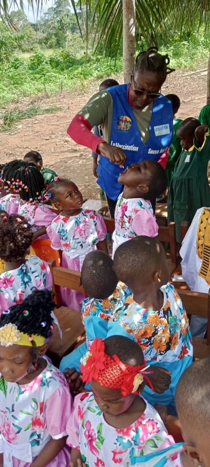 pevcameroun's tweet photo. 📌Lancement effectif ce 29 mai dans tous le pays du 2e tour de la campagne nationale de vaccination contre la poliomyélite couplée à la SASNIM.  Cette campagne a pour cibles les enfants de 0-5 ans (vaccin contre la polio et vitamine A) et les femmes enceintes (TPI).📌#SasnimJnv25 https://t.co/EysTkq4Ye7