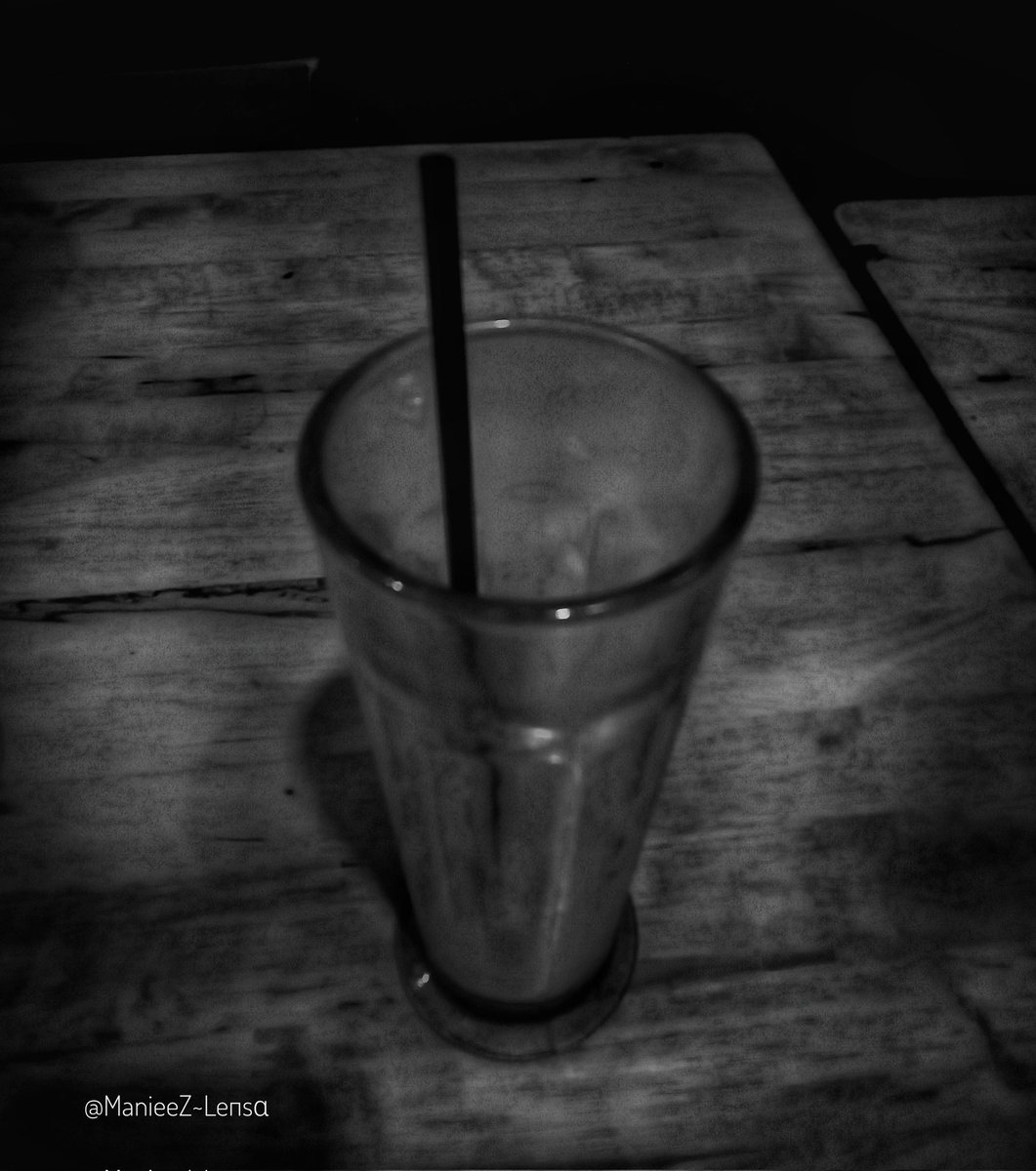 Istirahatlah semua nya palsu
bukan tentang dia

#CelahAwan 
#MyPhoto 

💔✍️