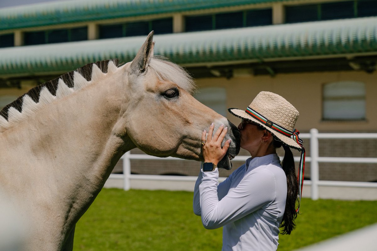 The rhythm of riding soothes the mind, improving confidence, and boosts mental clarity. Riding is meditation in motion.

إيقاع الركوب يهدئ العقل، يعزز الثقة بالنفس، ويزيد من صفاء الذهن. الركوب هو تأملٌ في حركة.