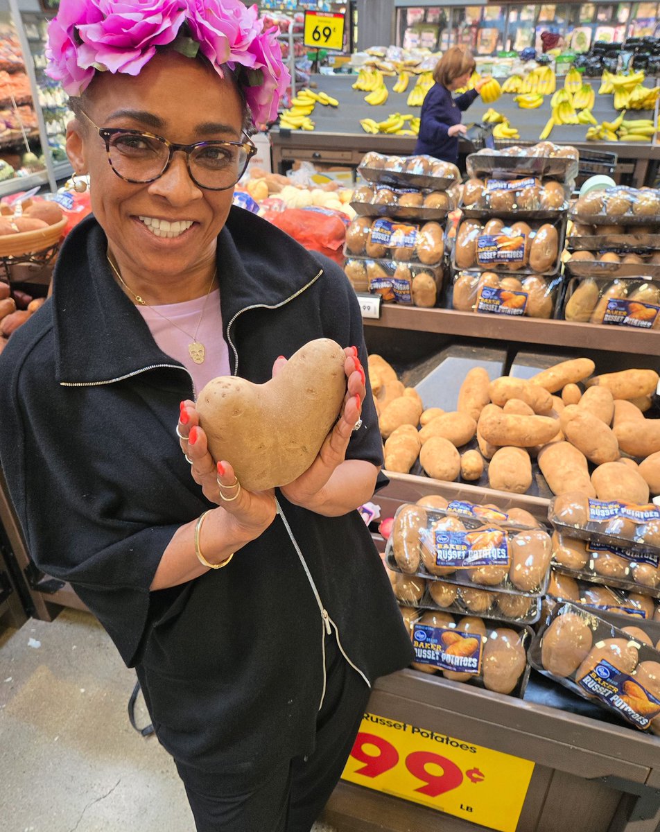 Happy Thursday!
Thought for today; Love is where you find it!!

#ThursdayThoughts #thursdayvibes #thursdaymorning #thursdaymotivation #love #heart #food #nature