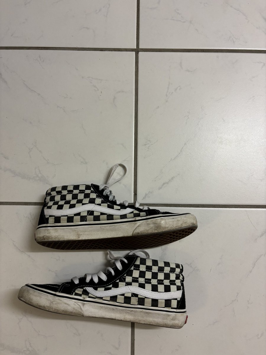 MasterDev1n's tweet image. Gym Schuhe zu verkaufen Größe 43!
Sind durchgetragen und stinken nach Schweiß !
Meldet euch ihr Lutscher🤫
#Alpha #Master #Malefindom #Findom #Cashmaster