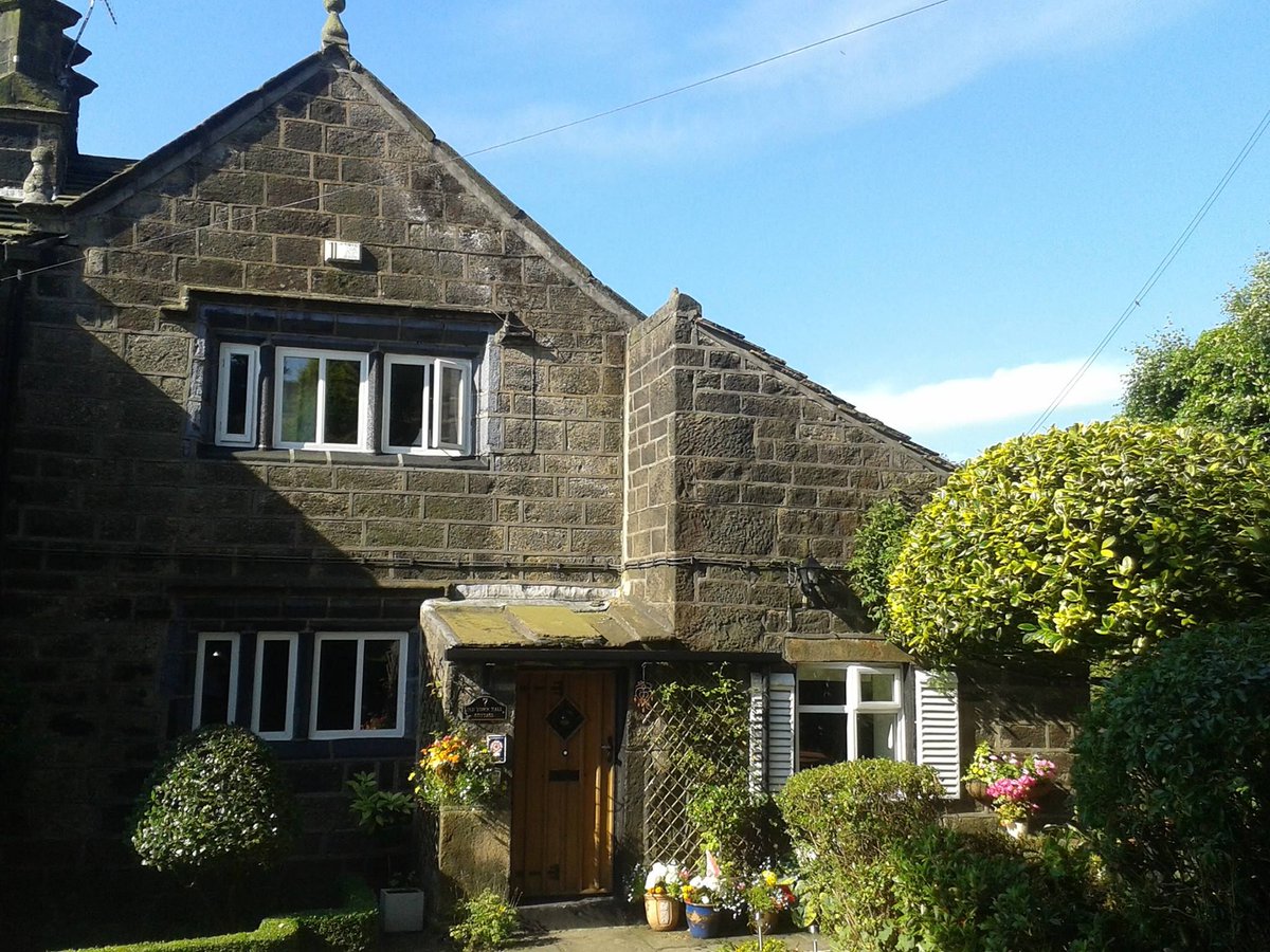 TheHolidayCots's tweet photo. 🌸Full of character & historic charm, Old Town Hall Cottage is a beautifully preserved early 17th-century Grade II listed holiday home, perfect for a memorable countryside escape.
🛏️ Sleeps 1-4
https://t.co/s4cBW4tE1N
#HistoricHolidayHome #Countryside #Wadsworth #HebdenBridge https://t.co/K4G9sJzExI