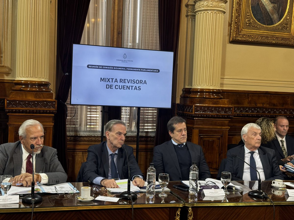 En la Comisión Mixta Revisora de Cuentas recibimos a trabajadores de la Auditoría General de la Nación, quienes manifestaron su preocupación por la falta de nombramientos de los auditores.
Nunca antes los propios trabajadores habían tenido que reclamar que se cumpla con algo tan