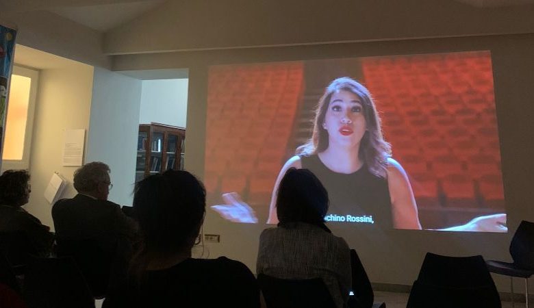 📷 Soprano atacameña presenta en Italia documental grabado íntegramente en la Región. shre.ink/egW1