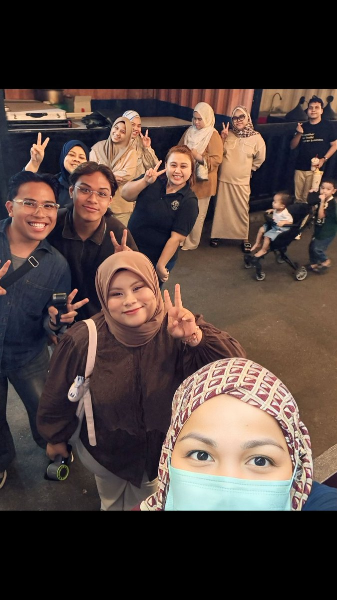 5:45pm, 29/5/2025

Allah Maha Baik
Allah Maha Besar

Buat wajah wajah yang ada dalam gambar ni, beratur selama 15minit harini Terima Kasih banyak banyak untuk harini.

Pembangkit semangat Kak Ojie 🩷

(Dah minta permission untuk post)