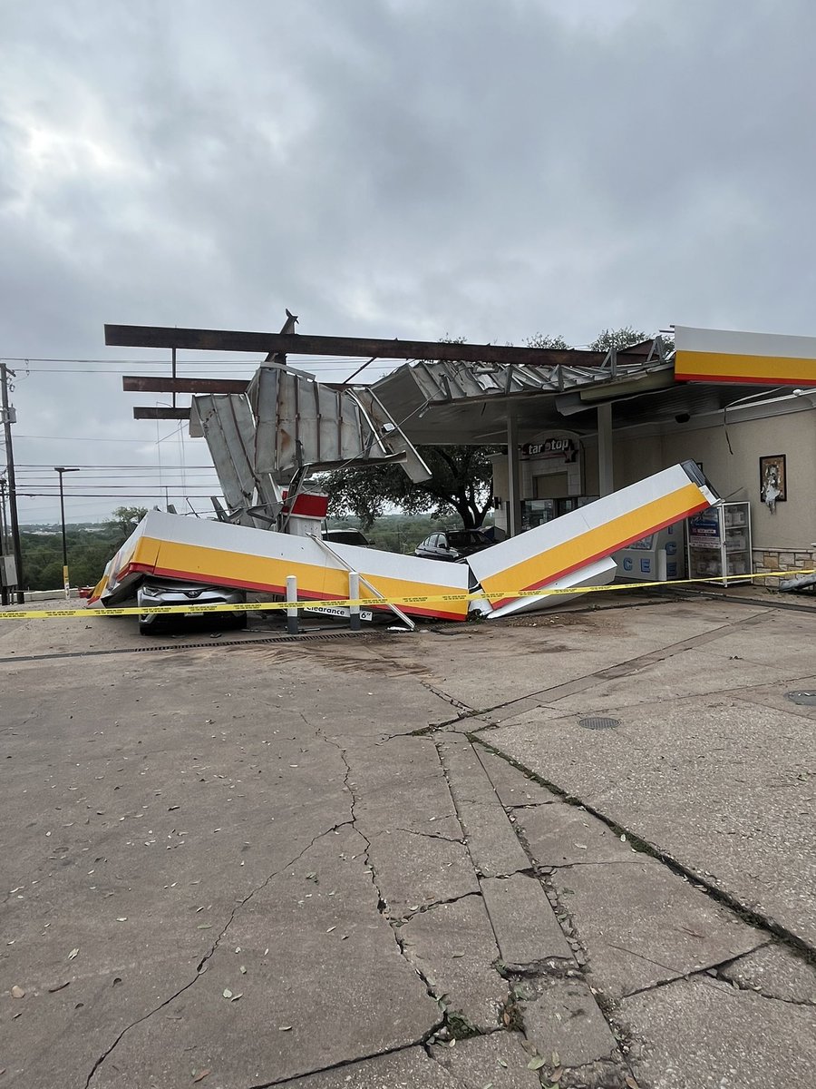 trenttggg's tweet photo. The gas station by my house this morning. Last night’s storm was no joke. 

#austin #austinweather https://t.co/B9xHsHm0hZ