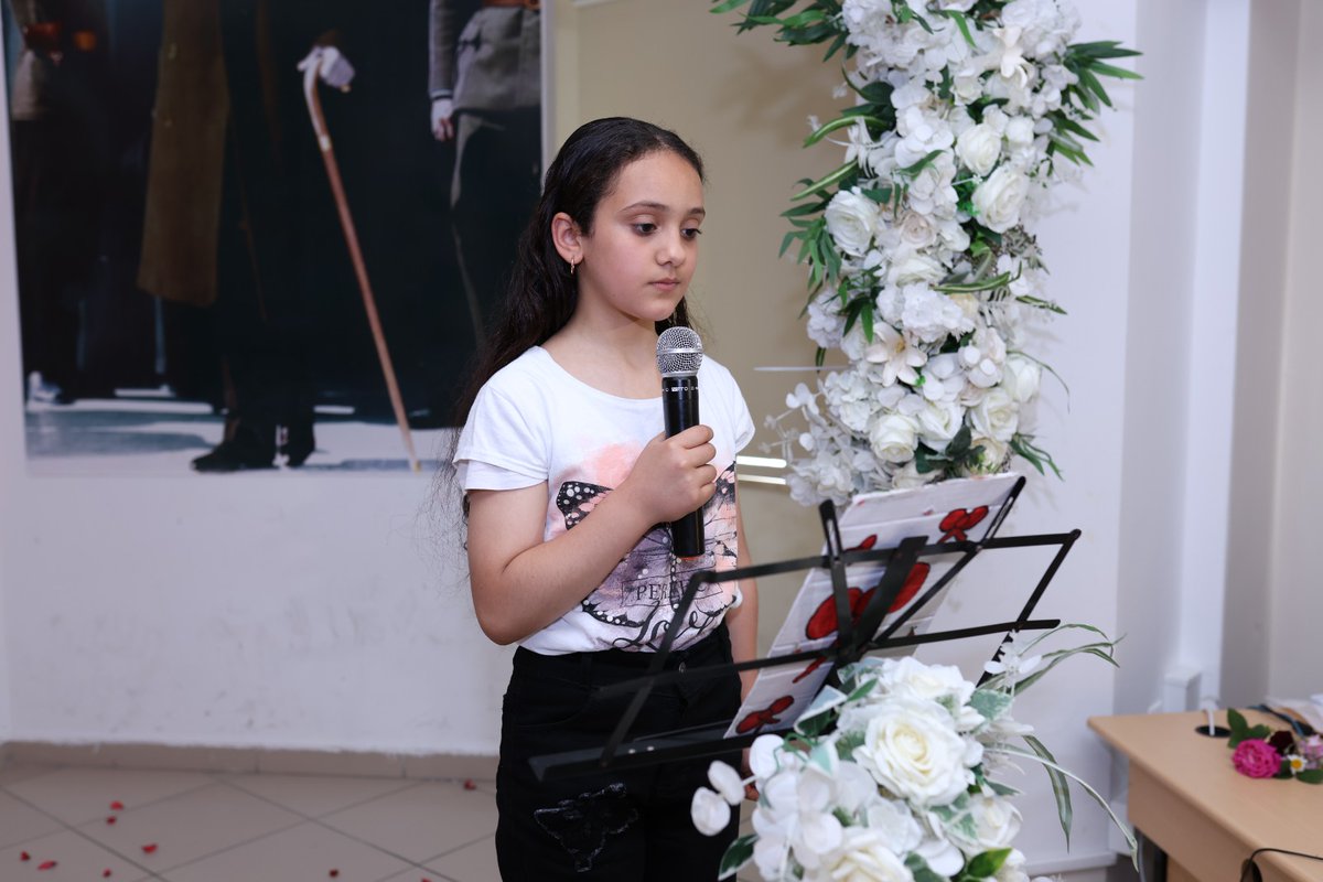 #ŞiirDinletisi <a href="/muratagar60/">Murat AĞAR</a>
<a href="/ozerersoy1/">özerersoy</a> <a href="/ilkadimilce_mem/">İlkadım İlçe Milli Eğitim Müdürlüğü</a> <a href="/samsunmem/">Samsun İl Milli Eğitim Müdürlüğü</a> <a href="/BAYSAL__55/">İbrahim BAYSAL</a> <a href="/KazimOrbay55/">Kazım Orbay İlkokulu@KazımOrbayİO</a>   "Minik Yüreklerin Sesi" adlı şiir dinletisini hazırlayan öğretmenimiz Beradiye Akçay'ı, destek olan öğretmenlerimizi, öğrencilerimizi ve velilerimizi tebrik ve teşekkür ederim.