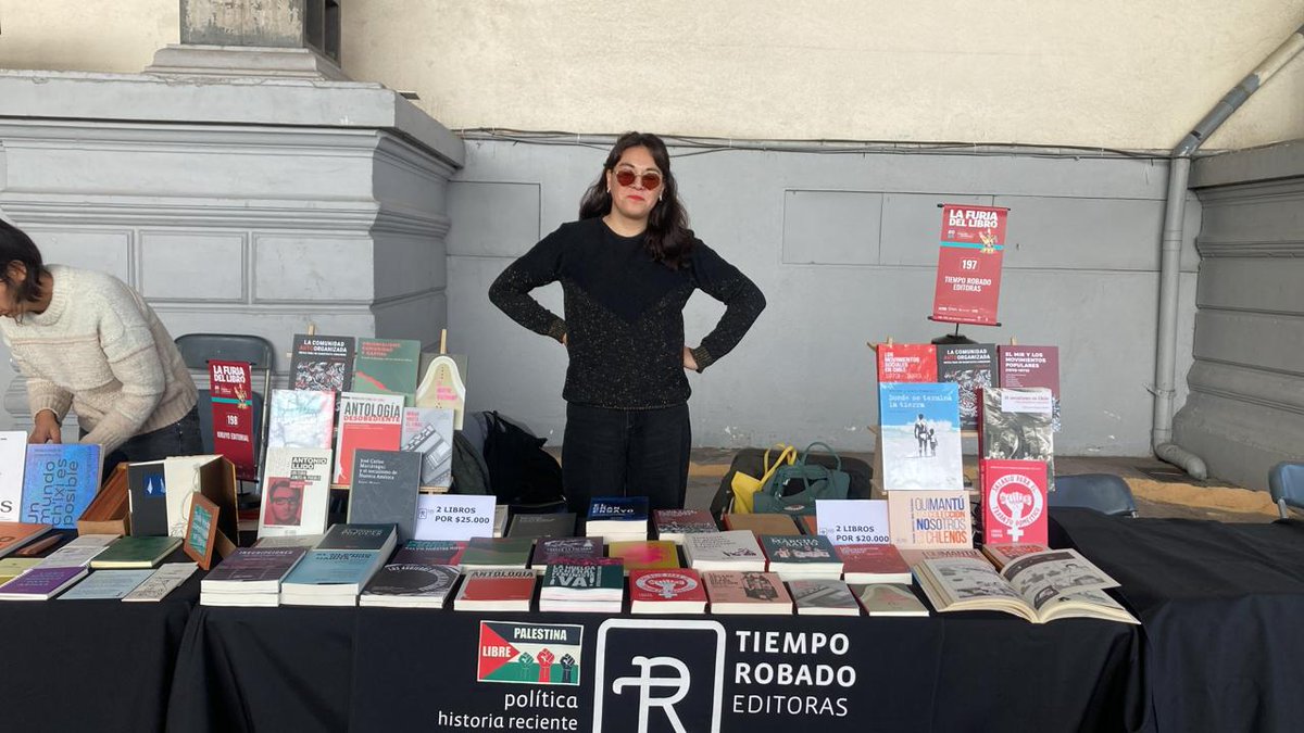 ¡Es hoy, es hoy! Ya comienza <a href="/lafuriadellibro/">La Furia del Libro</a> en <a href="/EstacionMapocho/">Centro Cultural</a>. Les esperamos en el stand 197. Durante estos días podrás llevar dos libros x $20.000 o dos libros x $25.000 (según su precio original). ¡Nos vemos!