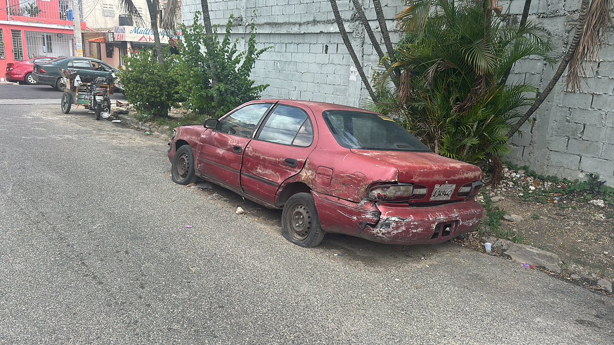 dalvin08's tweet photo. Por Favor @CarolinaMejiaG #DistritoNacional Proyecto Popular, Las Flores de Cristo Rey, Vehículo abandonado con más de 10 meses y múltiples denuncias por favor Alcaldesa le solicitamos su ayuda con esto, y el doble parqueo en nuestro sector. #CarolinaMejia https://t.co/ZFbKDd81aV
