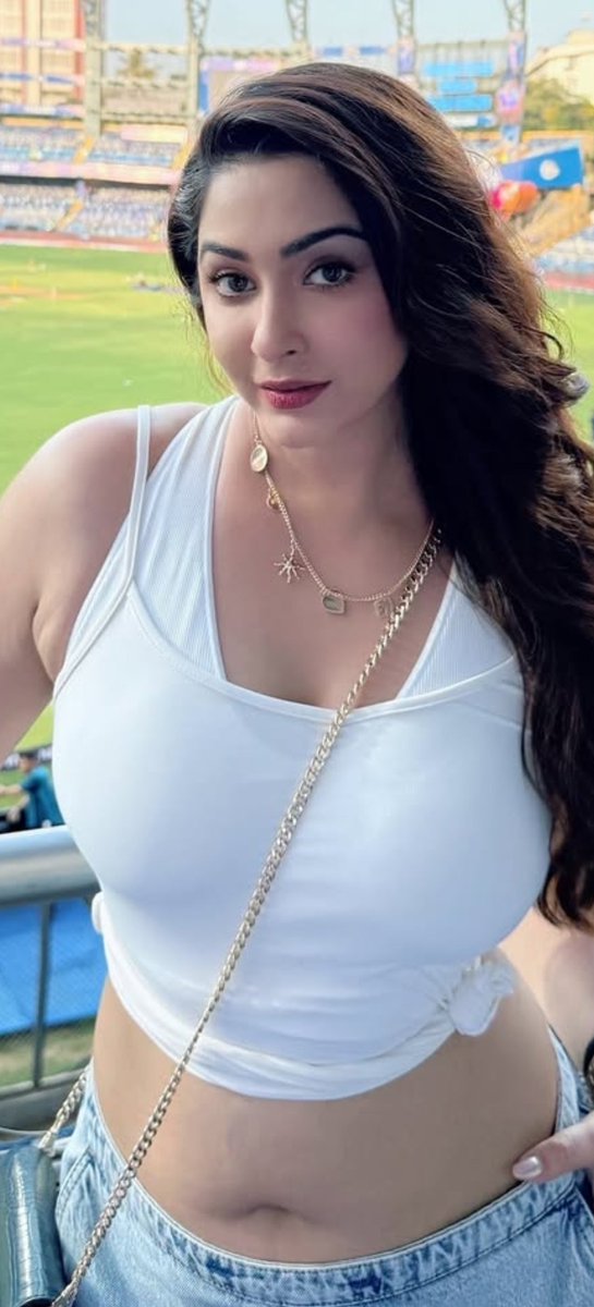 AkashTamannaah's tweet photo. What if she is in ur stand??
Wathaa na match paakama iva thoppul ah paathutu mattum dhaan irrupan🥵😋🤤😍esshanyya Mavel Queen🥵🥵 https://t.co/uzQXruuXzm