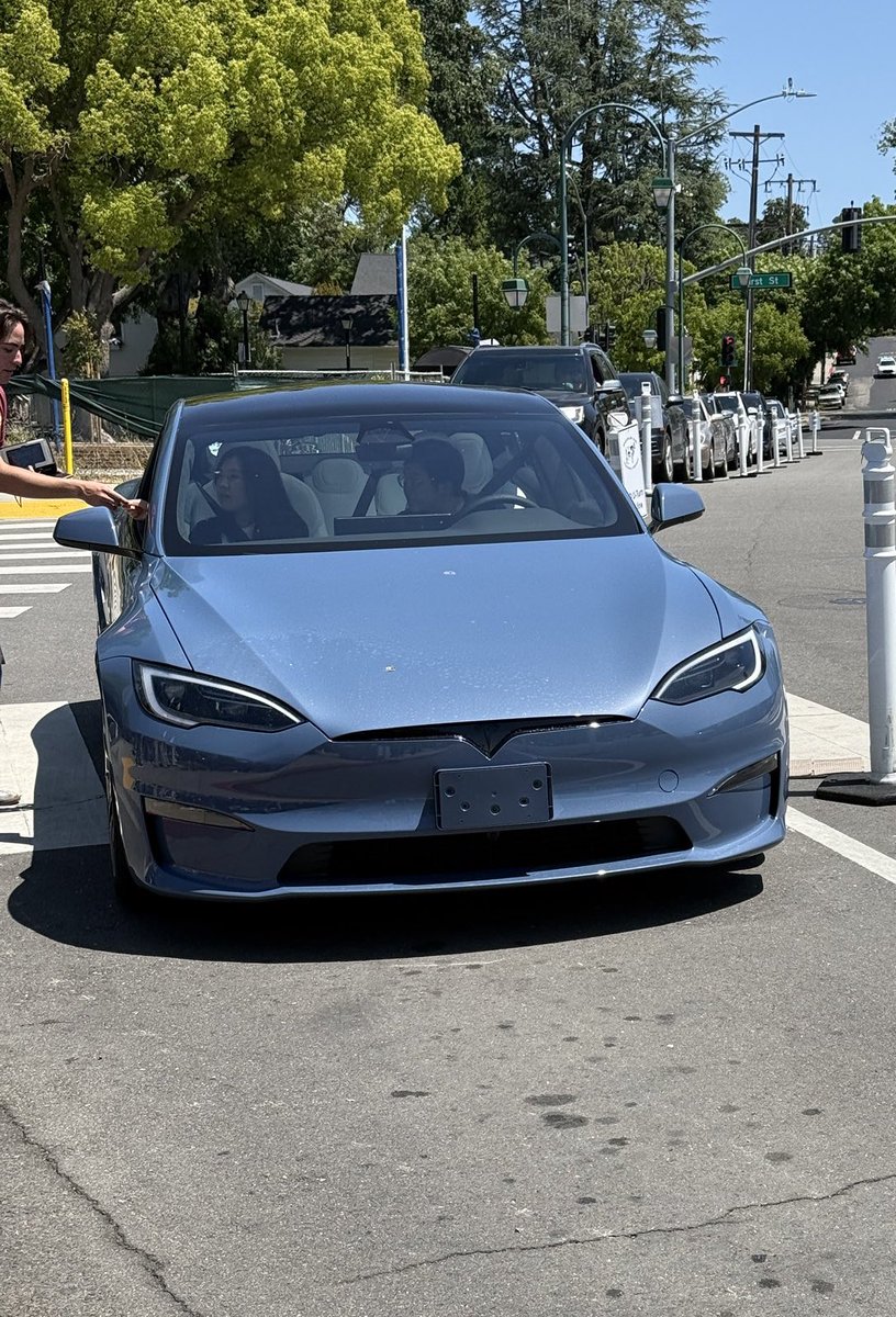 The Tesla Newswire tweet media