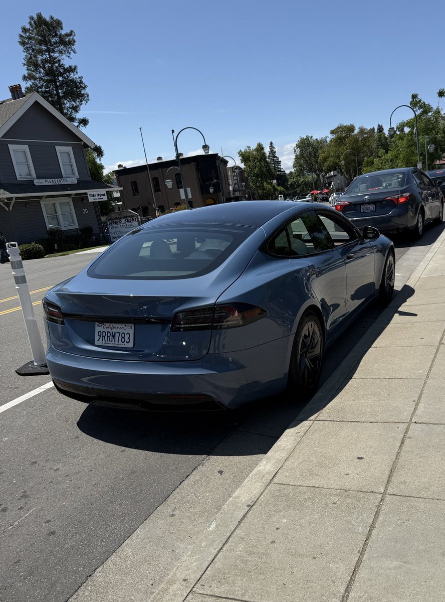 The Tesla Newswire tweet media