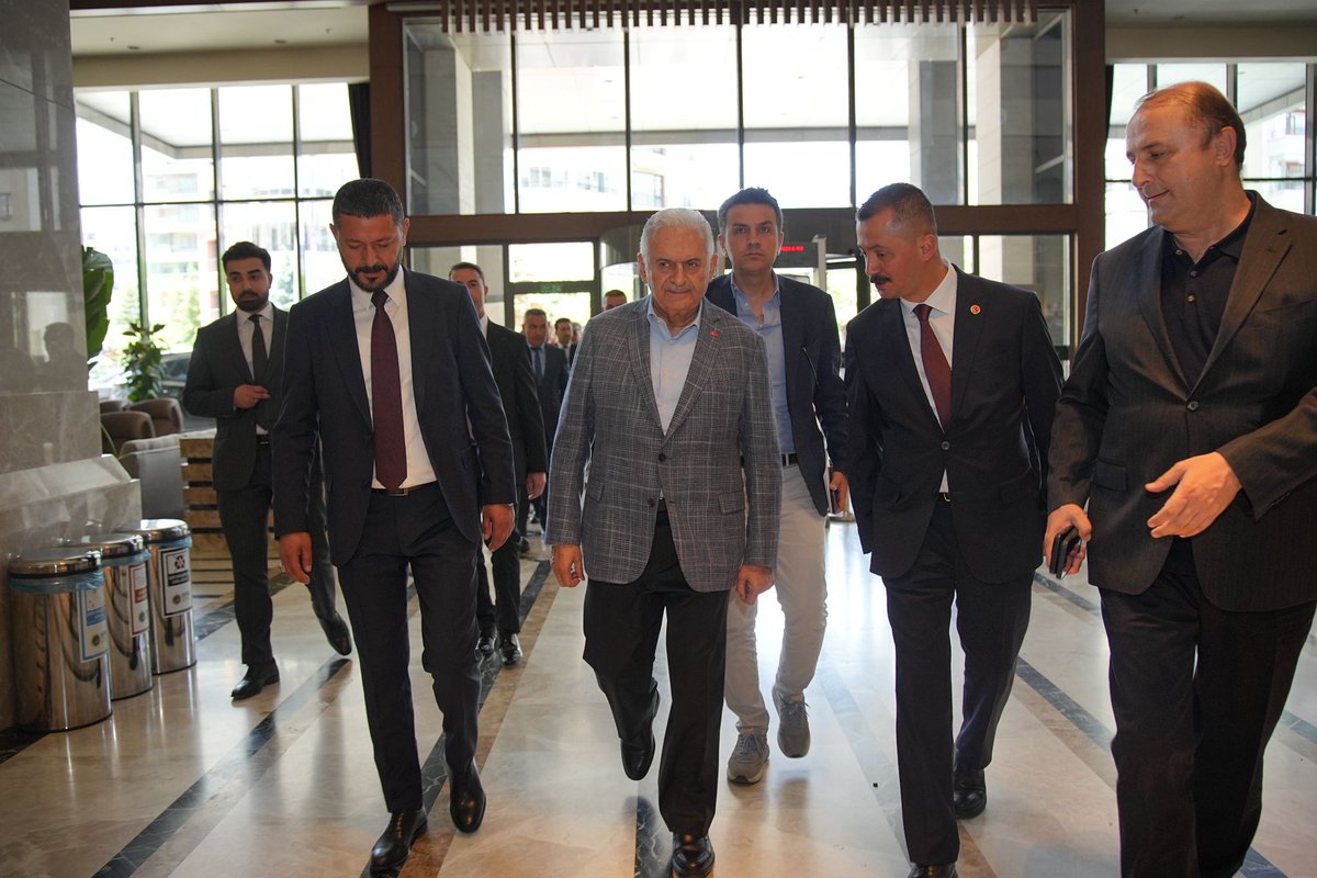 Son başbakanımız ve Türk Devletleri Teşkilatı Aksakallılar Heyeti Başkanı
Binali Yıldırım'a Badıllı Vakfı 1. Tanışma Toplantısı'na katılımları için teşekkür ederiz.