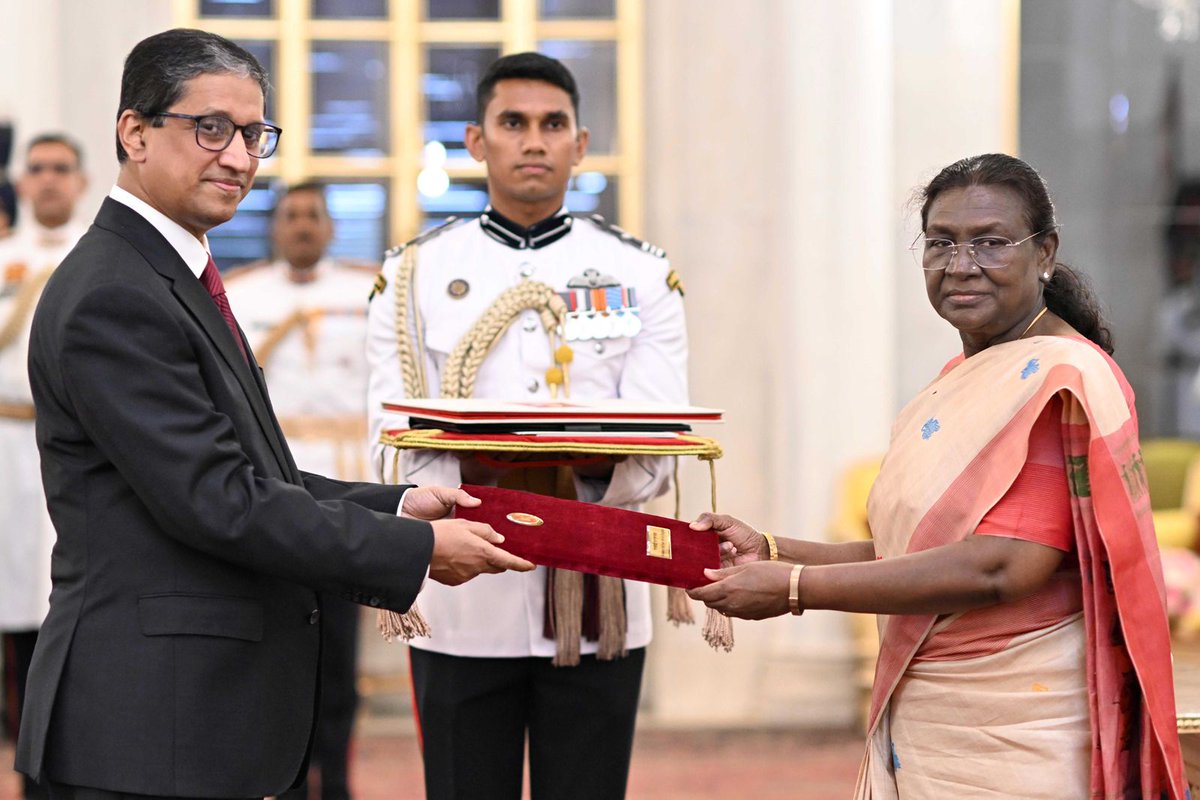 Bangladesh High Commission, New Delhi (@bdhc_delhi) on Twitter photo As 🇧🇩High Commissioner <a href="/hamidullah_riaz/">Riaz Hamidullah</a> presented his Letters of Credence to Hon. President of India, Rashtrapati ji noted that 🇧🇩-🇮🇳 ties is rooted in shared sacrifice; and #Bangladesh is at the convergence of #India's Neighborhood First Policy, Mahasagar & #IndoPacific vision. As 🇧🇩High Commissioner <a href="/hamidullah_riaz/">Riaz Hamidullah</a> presented his Letters of Credence to Hon. President of India, Rashtrapati ji noted that 🇧🇩-🇮🇳 ties is rooted in shared sacrifice; and #Bangladesh is at the convergence of #India's Neighborhood First Policy, Mahasagar & #IndoPacific vision.