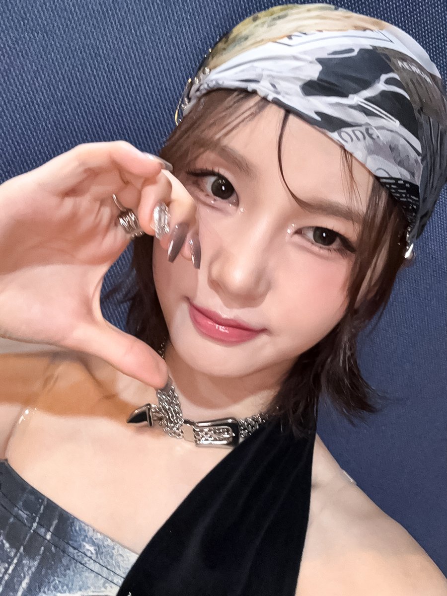 KIIRAS_member's tweet photo. [ #Kylie ] 드디어 키라스가 데뷔했다니!!
정말 행복해요🥰🥹 오늘 첫 무대를 했는데 긴장됐지만 너무 재밌고 신나는 무대였어요!! 저희 앞으로도 응원 많이 해주세여 감사합니다❤️

#KIIRAS #키라스 #카일리 https://t.co/UC9wtxFvX7