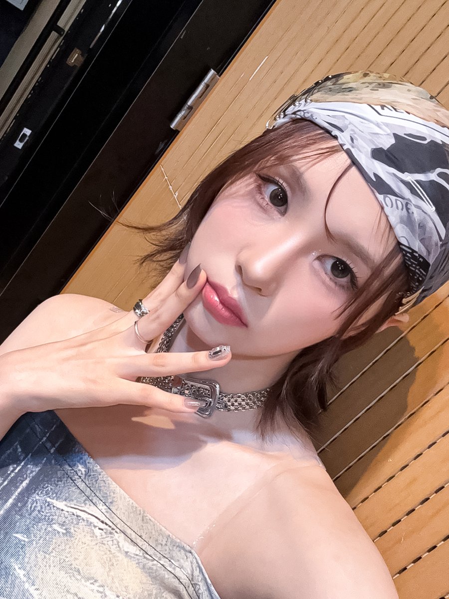 KIIRAS_member's tweet photo. [ #Kylie ] 드디어 키라스가 데뷔했다니!!
정말 행복해요🥰🥹 오늘 첫 무대를 했는데 긴장됐지만 너무 재밌고 신나는 무대였어요!! 저희 앞으로도 응원 많이 해주세여 감사합니다❤️

#KIIRAS #키라스 #카일리 https://t.co/UC9wtxFvX7