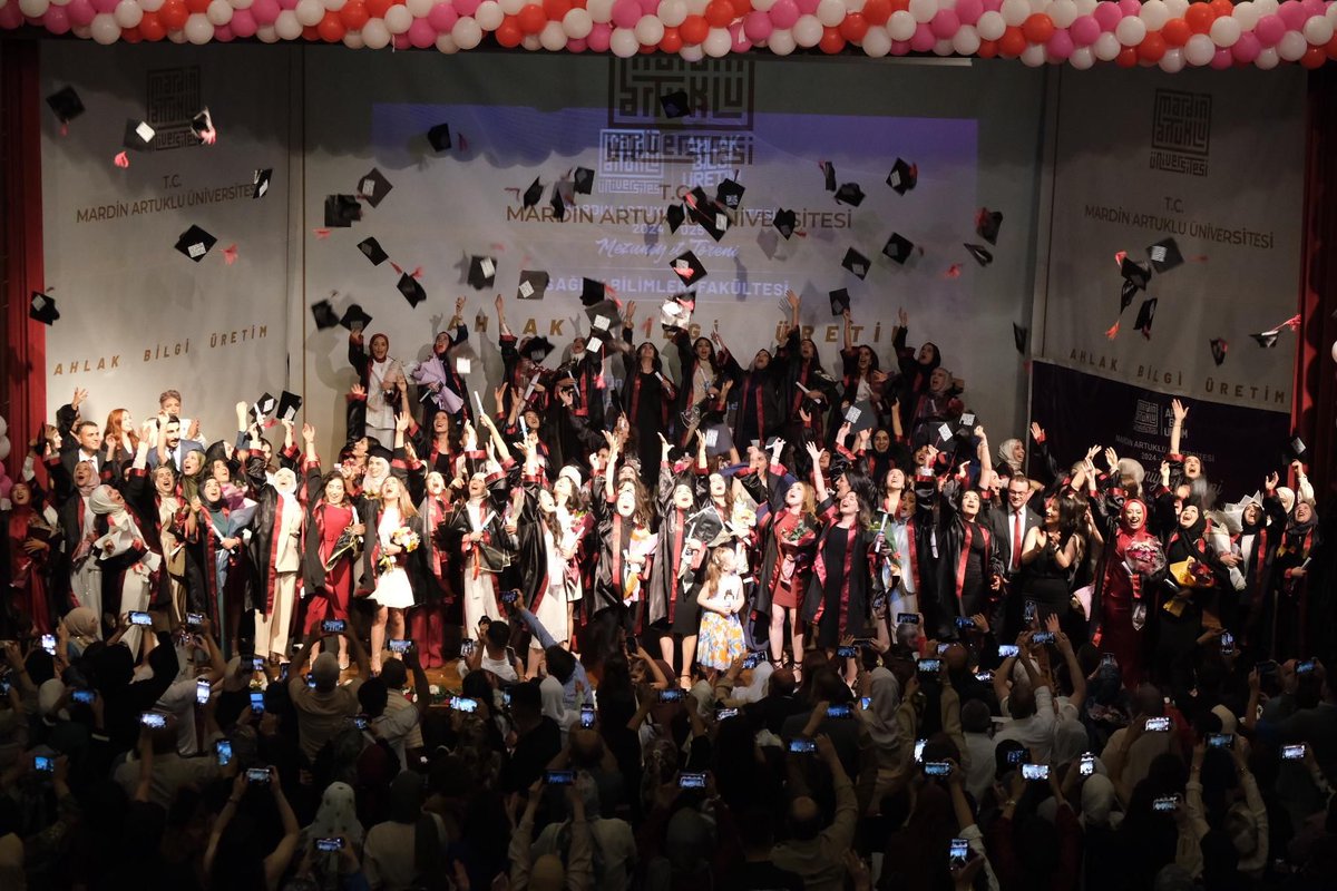 MAÜ SAĞLIK BİLİMLERİ FAKÜLTESİ (@artuklusbf) on Twitter photo 🎓 Fakültemizde Mezuniyet Sevinci!
Ebelik (80), Beslenme ve Diyetetik (77), Hemşirelik (93) ve Arapça Hemşirelik (13) bölümlerinden toplam 263 öğrencimizi mezun ettik.
Tüm mezunlarımızı yürekten tebrik ediyor, başarılarının devamını diliyoruz! 👏
<a href="/ibrahimozcosar/">ibrahim özcoşar</a>
<a href="/resityildiz79/">Reşit YILDIZ</a> 🎓 Fakültemizde Mezuniyet Sevinci!
Ebelik (80), Beslenme ve Diyetetik (77), Hemşirelik (93) ve Arapça Hemşirelik (13) bölümlerinden toplam 263 öğrencimizi mezun ettik.
Tüm mezunlarımızı yürekten tebrik ediyor, başarılarının devamını diliyoruz! 👏
<a href="/ibrahimozcosar/">ibrahim özcoşar</a>
<a href="/resityildiz79/">Reşit YILDIZ</a>