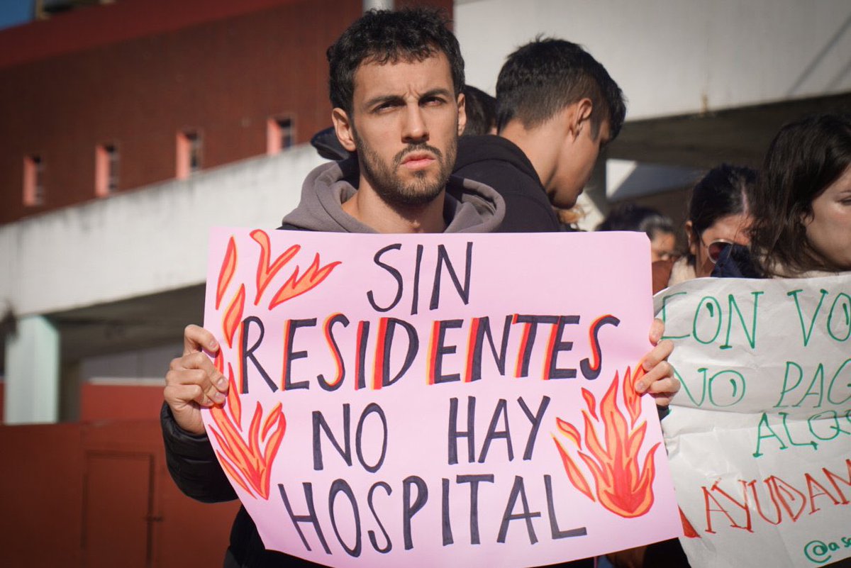 ResisGarrahan's tweet photo. Sin medicos residentes no hay hospital💪🏻 #FuerzaGarrahan https://t.co/DUiDwc6f6n