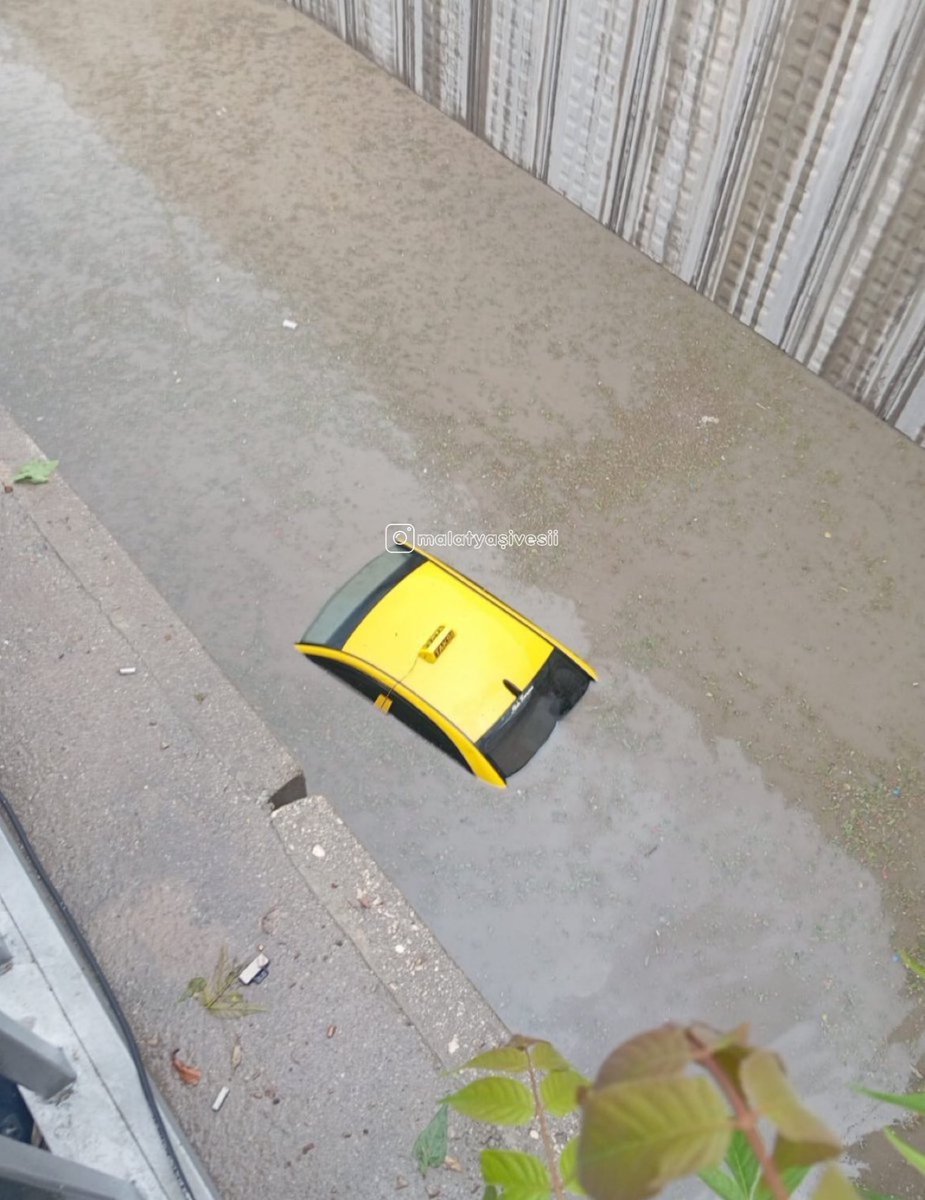 Emeksiz alt geçidi.