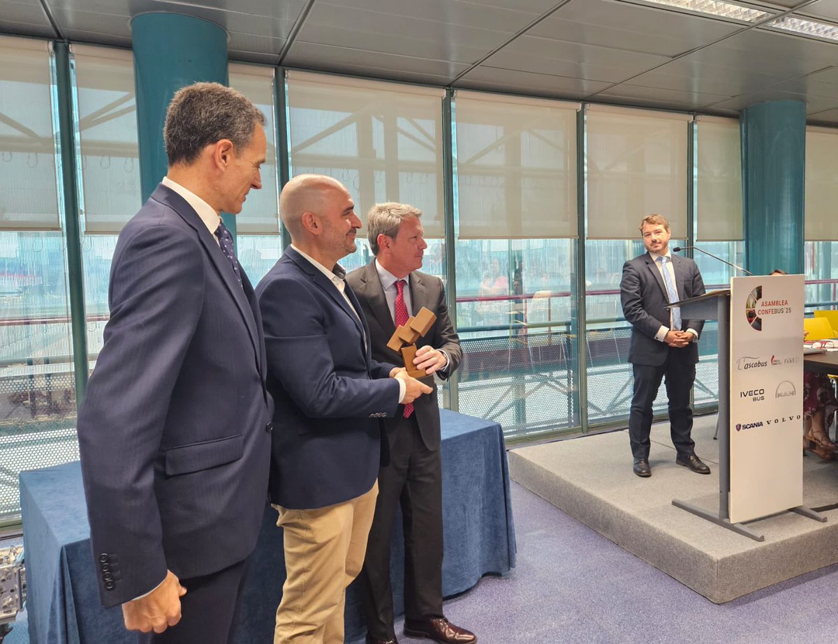 🗣️ <a href="/jasantano/">Jose Antonio Santano</a> ha calificado el modelo concesional como “el mejor de Europa” al permitir vertebrar el país desde pequeños municipios hasta grandes ciudades.

Además, ha defendido la necesidad de aprobar la Ley de Movilidad Sostenible cuanto antes.