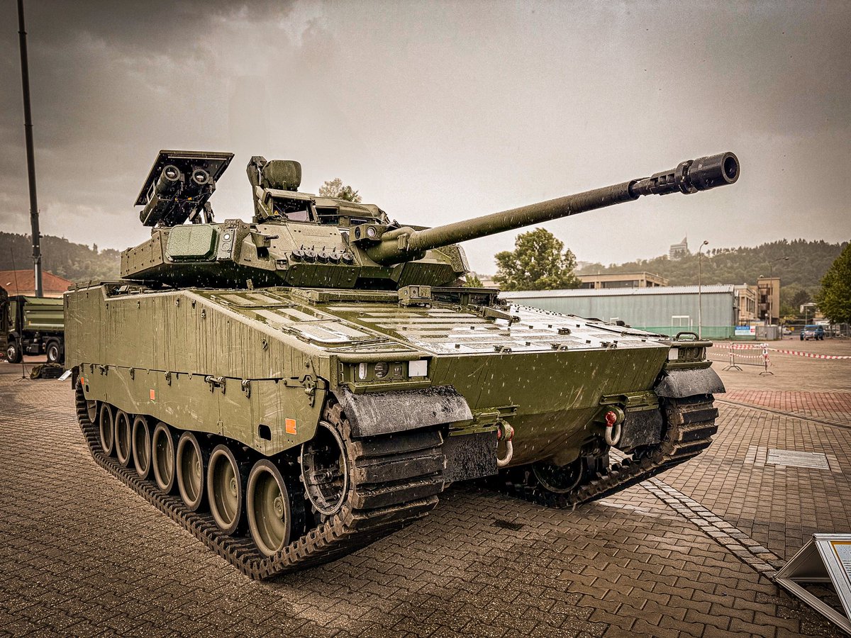 🎥 Ještě nejste na IDETu v Brně? Nevadí – navoďte si atmosféru už teď!

Podívejte se na video z prvních praktických zkušeností příslušníků 7. mechanizované brigády s vozidly #CV90. Právě tahle technika bude brzy chránit české vojáky i naši zemi. A na IDETu 2025 ji můžete vidět na